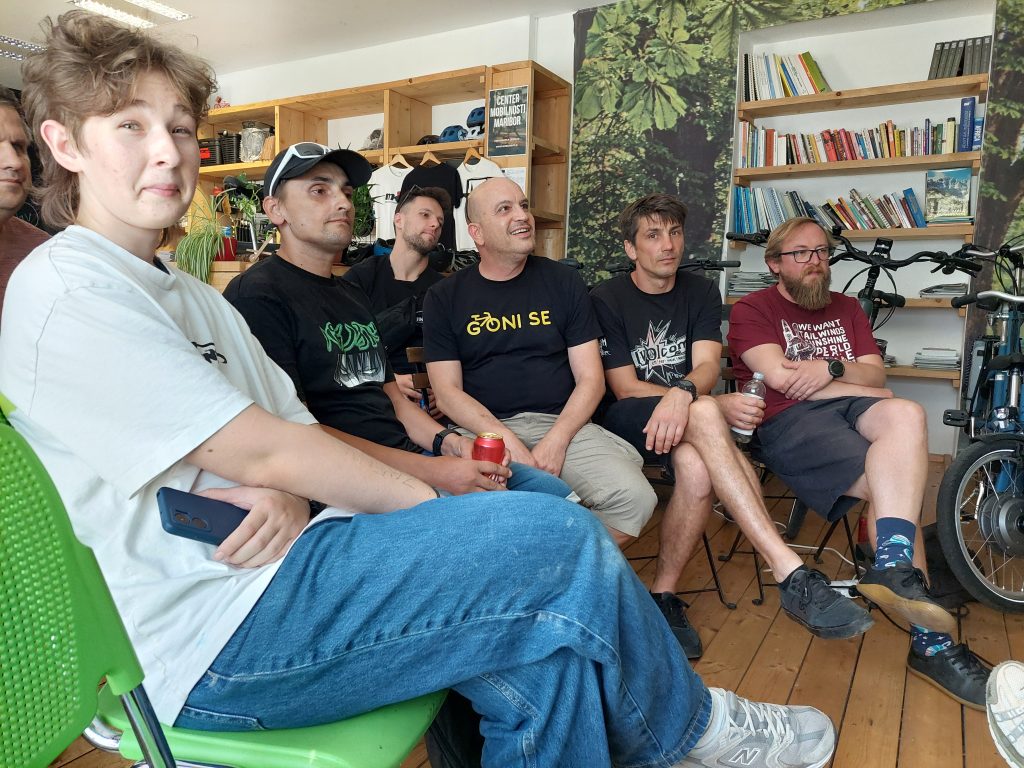 Po vrnitvi iz Zagreba smo ekskurzijo predstavili tudi našim članom, prostovoljcem in podpornikom...